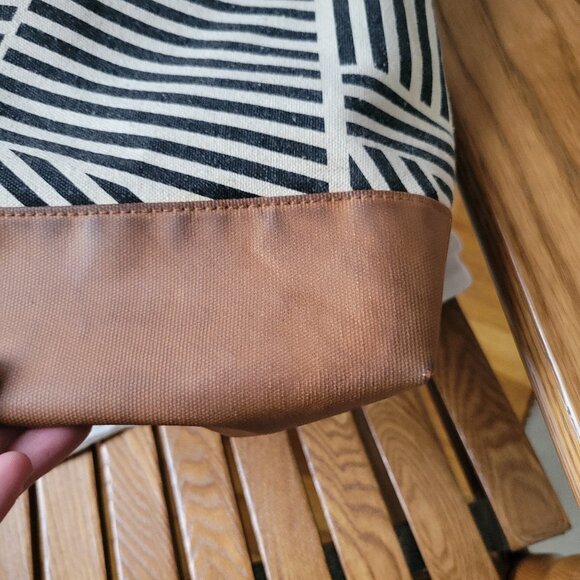 Short Stories Canvas Crossbody Tote Bag | Geometric Stripe | Brown & Black - Picture 3 of 7